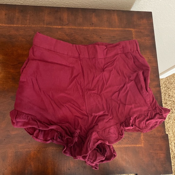 h&m red/burgundy ruffle flowy shorts - Picture 3 of 3